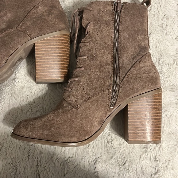 SIZE 7 Forever 21 boots - Picture 4 of 6